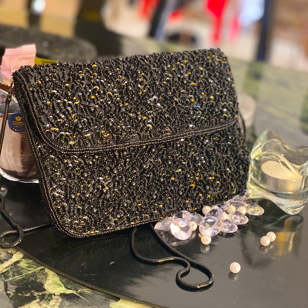 Embroidered purse with metal chain